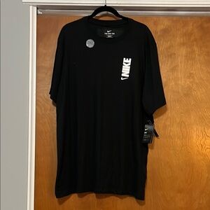 Nike Men's Black Short Sleeve Tee